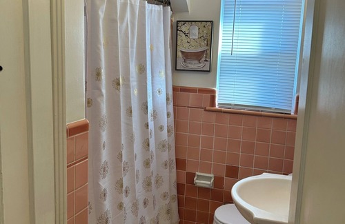 Westwood Apartment | Cozy 2-bedroom apartment 6 miles from Downtown, Cincinnati