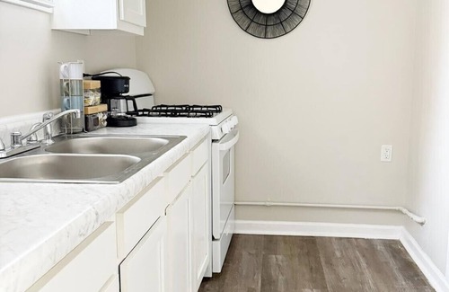 Evansville Apartment | Cozy 2-bedroom apartment in nice Evansville with AC, WiFi