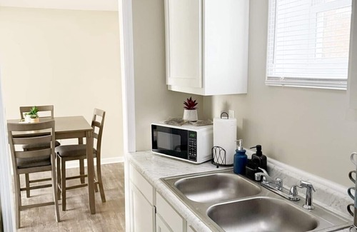 Evansville Apartment | Cozy 2-bedroom apartment in nice Evansville with AC, WiFi
