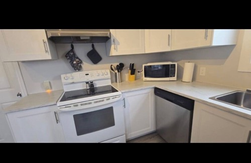 Cornwall House | Cozy 2-Bedroom Apartment