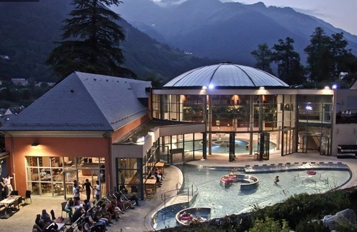 Cauterets Apartment | Cozy 2-Bedroom Apartment with Free WiFi, Near Thermal Spa and Lift in Cauterets