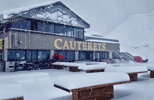 Cauterets Apartment | Cozy 2-Bedroom Apartment with Free WiFi, Near Thermal Spa and Lift in Cauterets