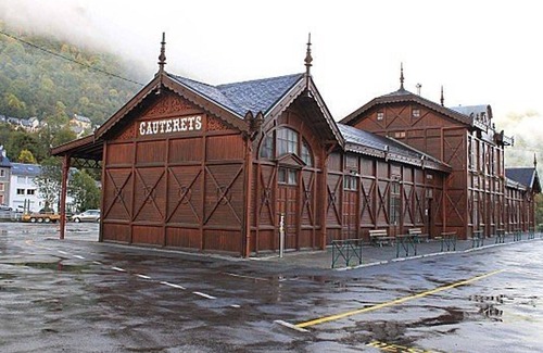 Cauterets Apartment | Cozy 2-Bedroom Apartment with Free WiFi, Near Thermal Spa and Lift in Cauterets