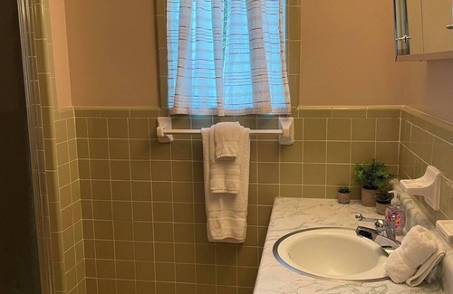 Abbeville Apartment | Cozy 2-bedroom apartment in welcoming Abbeville with AC, WiFi