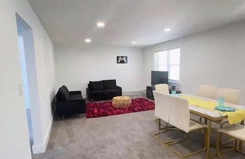 Lake Walker Apartment | Cozy 2-bedroom apartment in fantastic Baltimore with AC, WiFi