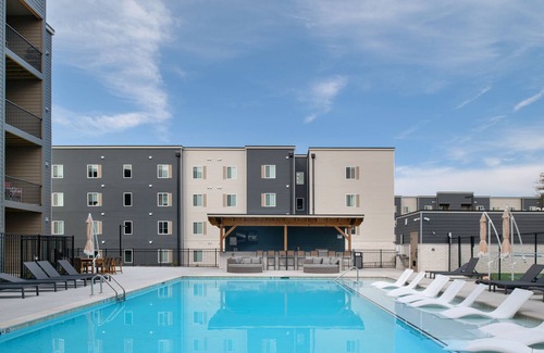 Gladstone Apartment | Cozy 2-bedroom apartment in Kansas City North