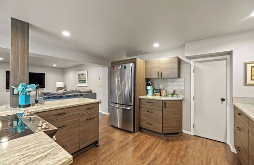 Olympia Apartment | Cozy 2-bedroom apartment in park like setting with WiFi, pet friendly