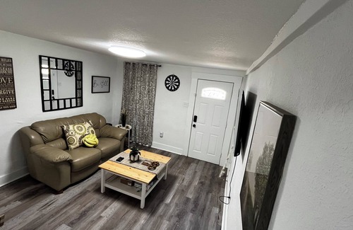 Callahan Apartment | Cozy 2-bedroom apartment with WiFi and AC in downtown Orlando near All