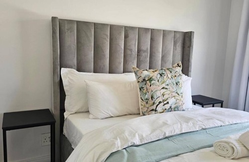 Greater Johannesburg Metropolitan Area Apartment | Cozy 2-bedroom apartment in phenomenal Sandton with WiFi, fitness room