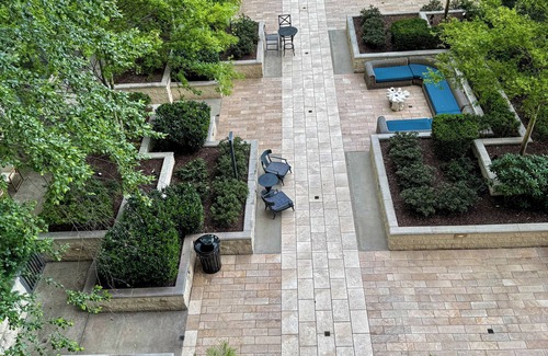 McLean Apartment | Cozy 2-bedroom apartment in charming McLean with AC, WiFi, fitness room