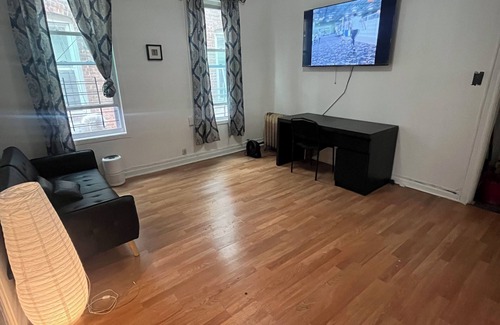 Queens Apartment | Cozy 2-bedroom apartment in amazing Queens with WiFi, AC