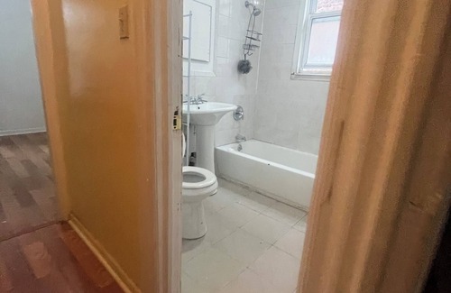 Queens Apartment | Cozy 2-bedroom apartment in amazing Queens with WiFi, AC