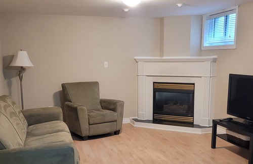 Barrie House | Cozy 2 bedroom basement suit, min to beach and downtown