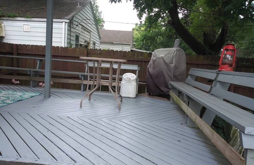 Springfield House | Cozy 2-bedroom bungalow with AC and WiFi in charming Springfield