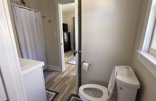 Terre Haute House | Cozy 2-bedroom bungalow in nice Terre Haute fully renovated