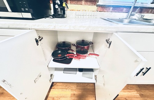 Muncie House | Cozy 2-bedroom bungalow with WiFi and AC in delightful Muncie