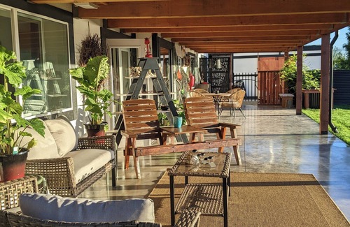 Campbell River Apartment | Cozy 2-bedroom, coastal inspired, suite with AC in beautiful Campbell River