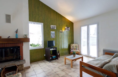 Usson-en-Forez Cottage | Cozy 2-bedroom cottage with fireplace and garden, pets allowed