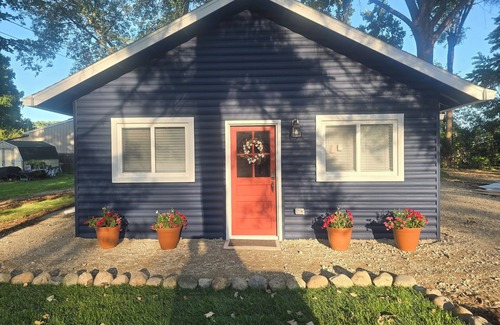 Whitmore Lake Cabin | Cozy 2-bedroom cabin in peaceful Whitmore Lake with WiFi, AC, Heat