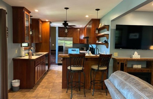 Blairsville Cabin | Cozy 2-bedroom cabin in beautiful Blairsville with AC, WiFi