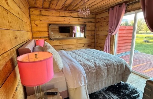 Catskill Cabin | Cozy 2-bedroom cabin in tranquil Catskill with WiFi, AC