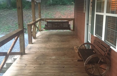 Whittier Cabin | Cozy 2-bedroom cabin in charming Whittier with WiFi, AC