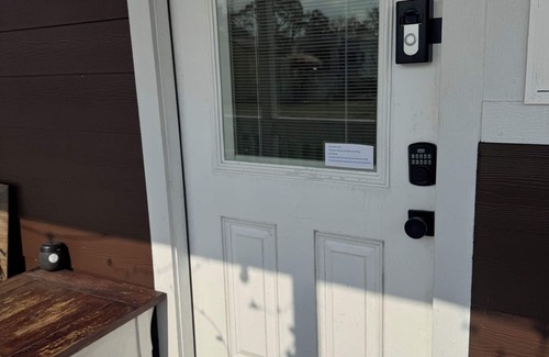 Alvin Cabin | Cozy 2-bedroom cabin in lovely Alvin with WiFi, AC