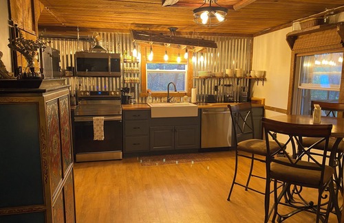 Pegram Cabin | Cozy 2-bedroom cabin on 5 private acres in charming Pegram, TN