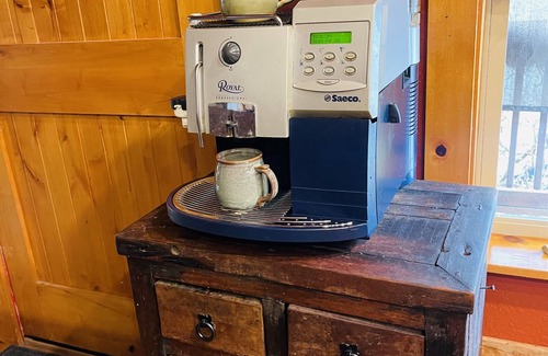 Newport Cabin | Cozy 2-bedroom cabin with hottub in welcoming Newport with AC, WiFi