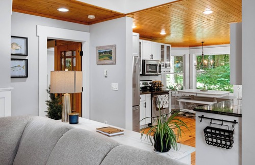Traverse City Cottage | Cozy 2-bedroom cottage - PET FRIENDLY