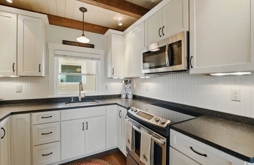 Gilford Condo | Cozy 2-bedroom condo in welcoming Gilford with AC