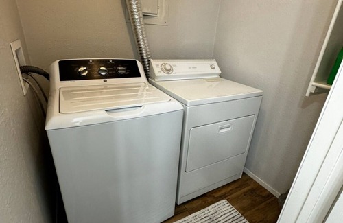 Midland Condo | Cozy 2-bedroom condo in Midland. Right by the mall , restaurants, and stores!
