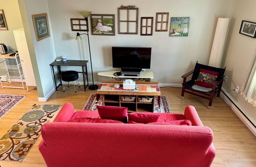 South Amherst Condo | Cozy 2-bedroom condo near town of Amherst and five colleges