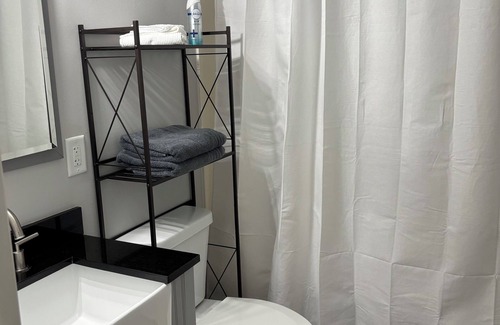 Janesville Condo | Cozy 2-bedroom condo in charming Janesville with AC
