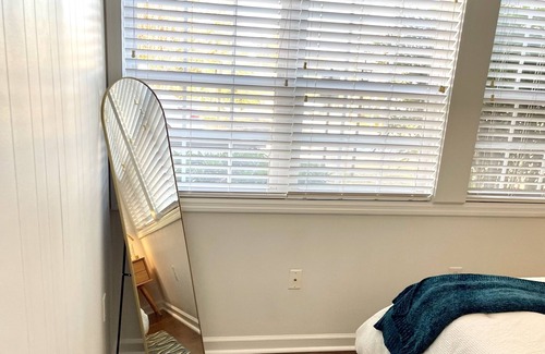 Downtown Knoxville Condo | Cozy 2-bedroom condo next to UT and close to downtown Knoxville!