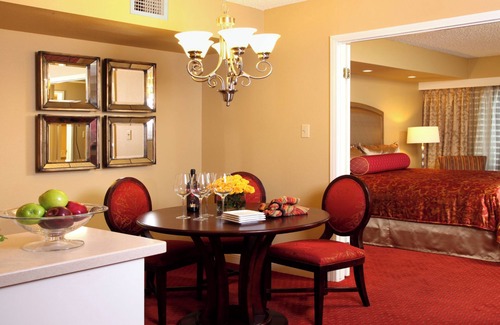 Las Vegas Strip Condo | Cozy 2-bedroom condo on the strip. Sleeps 6 to 8 people, fitness room, and pool.