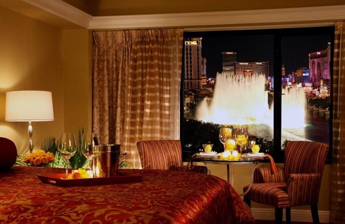 Las Vegas Strip Condo | Cozy 2-bedroom condo on the strip. Sleeps 6 to 8 people, fitness room, and pool.