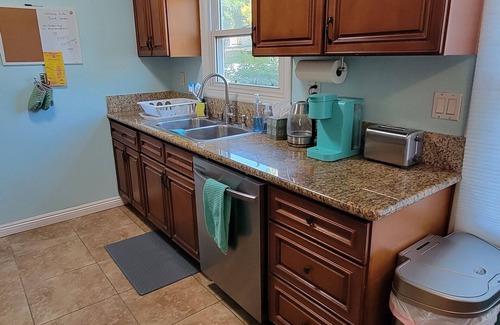 Alamitos Beach Condo | Cozy 2-bedroom condo in lovely Long Beach with AC
