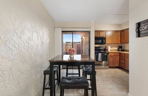 Papago Parkway Condo | Cozy 2-bedroom condo with AC in Prime Scottsdale