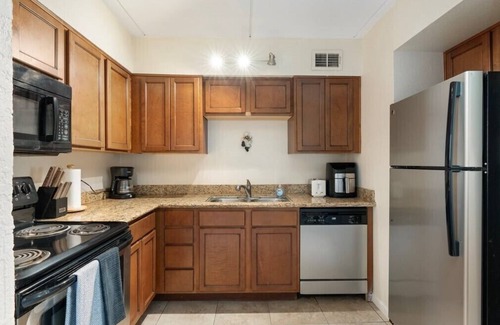 Papago Parkway Condo | Cozy 2-bedroom condo with AC in Prime Scottsdale