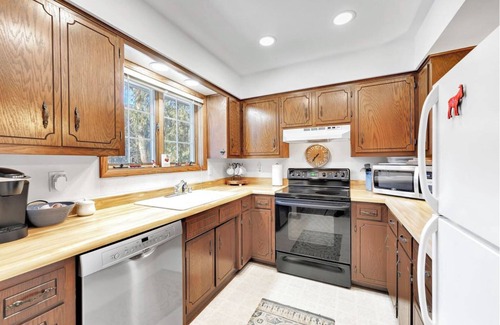 Sister Bay Condo | Cozy 2-bedroom condo in charming Sister Bay, walking distance to the beach