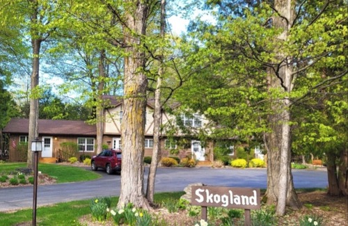 Sister Bay Condo | Cozy 2-bedroom condo in charming Sister Bay, walking distance to the beach