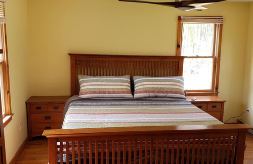 Lake George Cottage | Cozy 2 Bedroom cottage