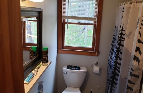 Lake George Cottage | Cozy 2 Bedroom cottage