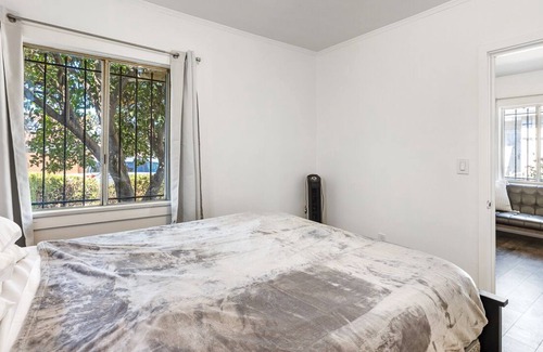 East Hollywood Cottage | Cozy 2-bedroom cottage in the heart of L.A.