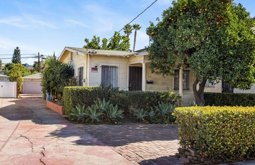 East Hollywood Cottage | Cozy 2-bedroom cottage in the heart of L.A.