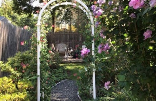 Lakeside Cottage | Cozy 2-bedroom Cottage with Access to Bantam Lake
