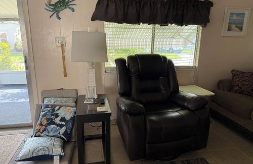 Vero Beach House | Cozy 2-bedroom double-wide home in charming Vero Beach with AC