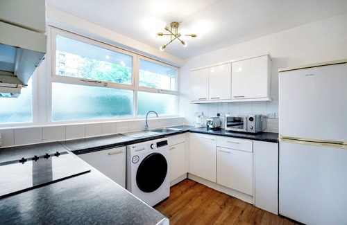 Warwick Apartment | Cozy 2 bedroom flat- Heart of Victoria