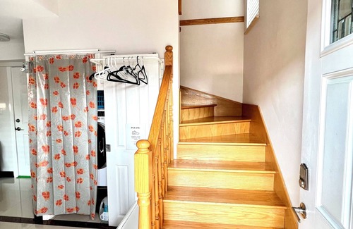 Renfrew-Collingwood House | Cozy 2-bedroom guesthouse in a convenient location